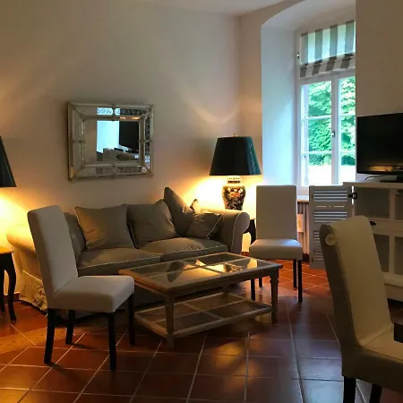 Elegantes Gaesteapartment Verano In Schloss Und Hofgut Langenzell Apartamento Wiesenbach
