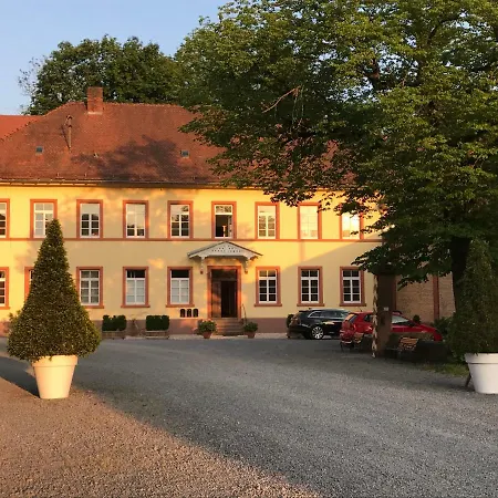 Elegantes Gaesteapartment Verano In Schloss Und Hofgut Langenzell *